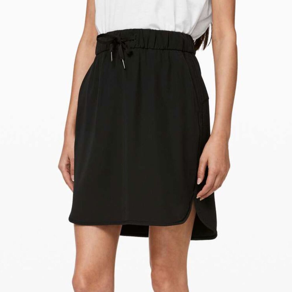 Women Lululemon On The Fly Skirt *Woven Medium Rise Black Size 4 Athleisure